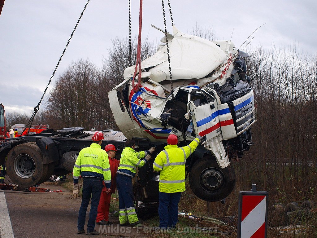 LKW stuerzt um A 3 Rich Frankfurt AK Heumar P0874.JPG